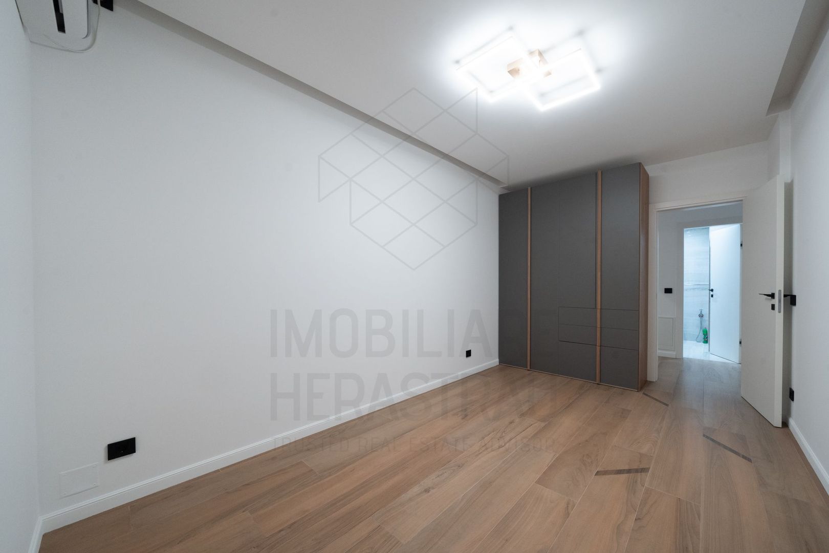 5 room Apartment for sale, Primaverii area