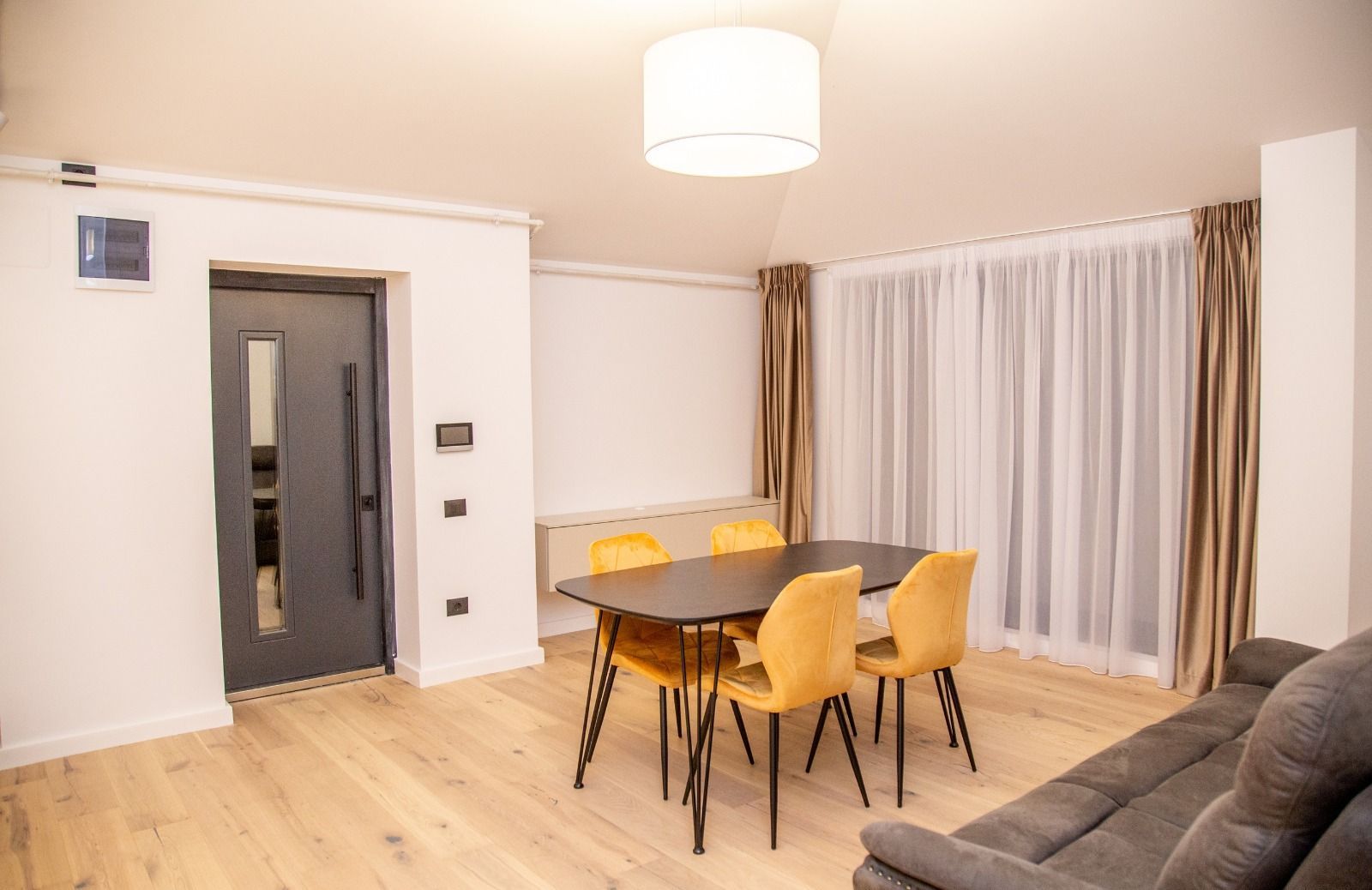 Apartament 3 camere Aviatiei | La 3 minute de metrou