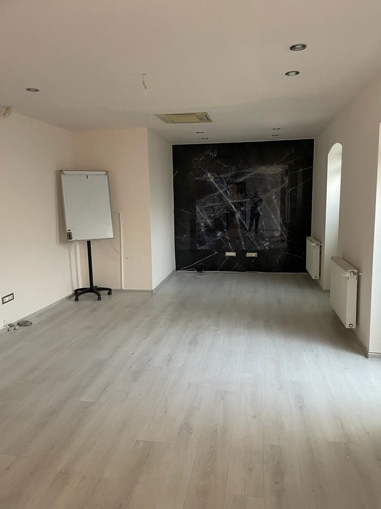 Piata Victoriei | Cladire de Birouri de vanzare