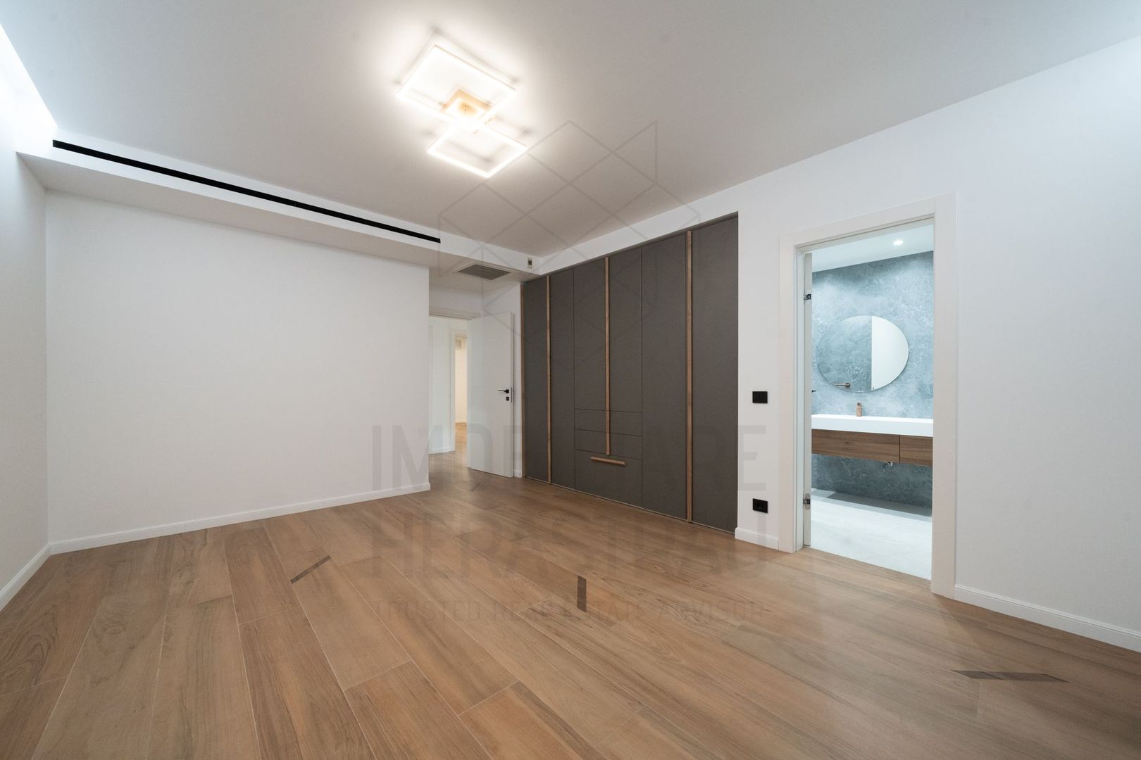 5 room Apartment for sale, Primaverii area