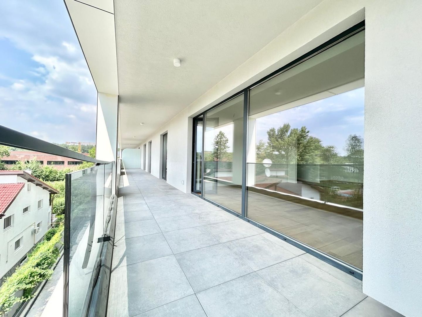 Apartament 4 camere de inchiriere zona Pipera .