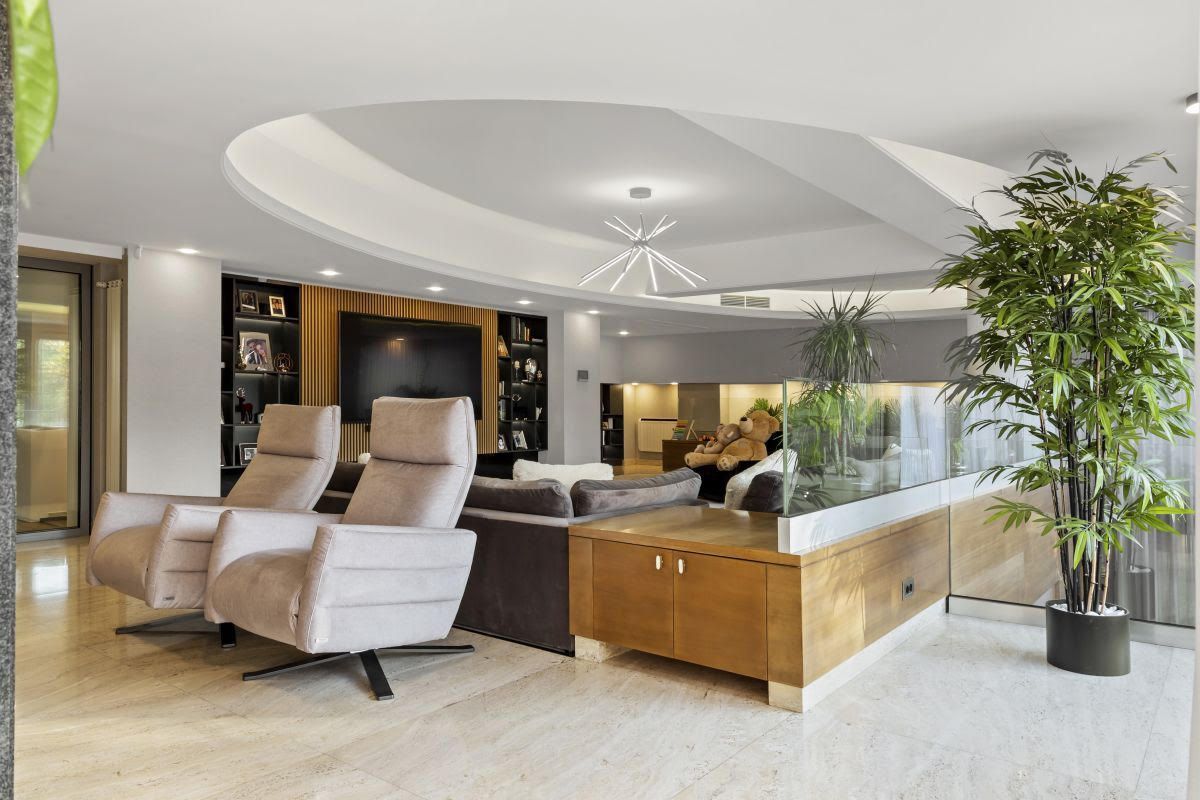Villa La Primavera | Luxury Homes | Exclusive villa overlooking Lake Floreasca