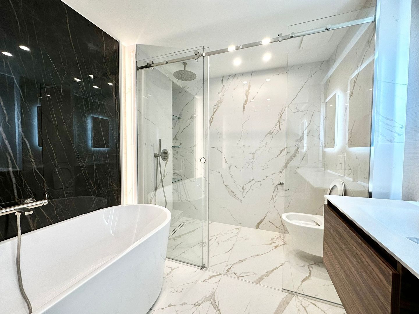 Washington Residence | Luxury 3 bedroom apartment for rent | Private garden