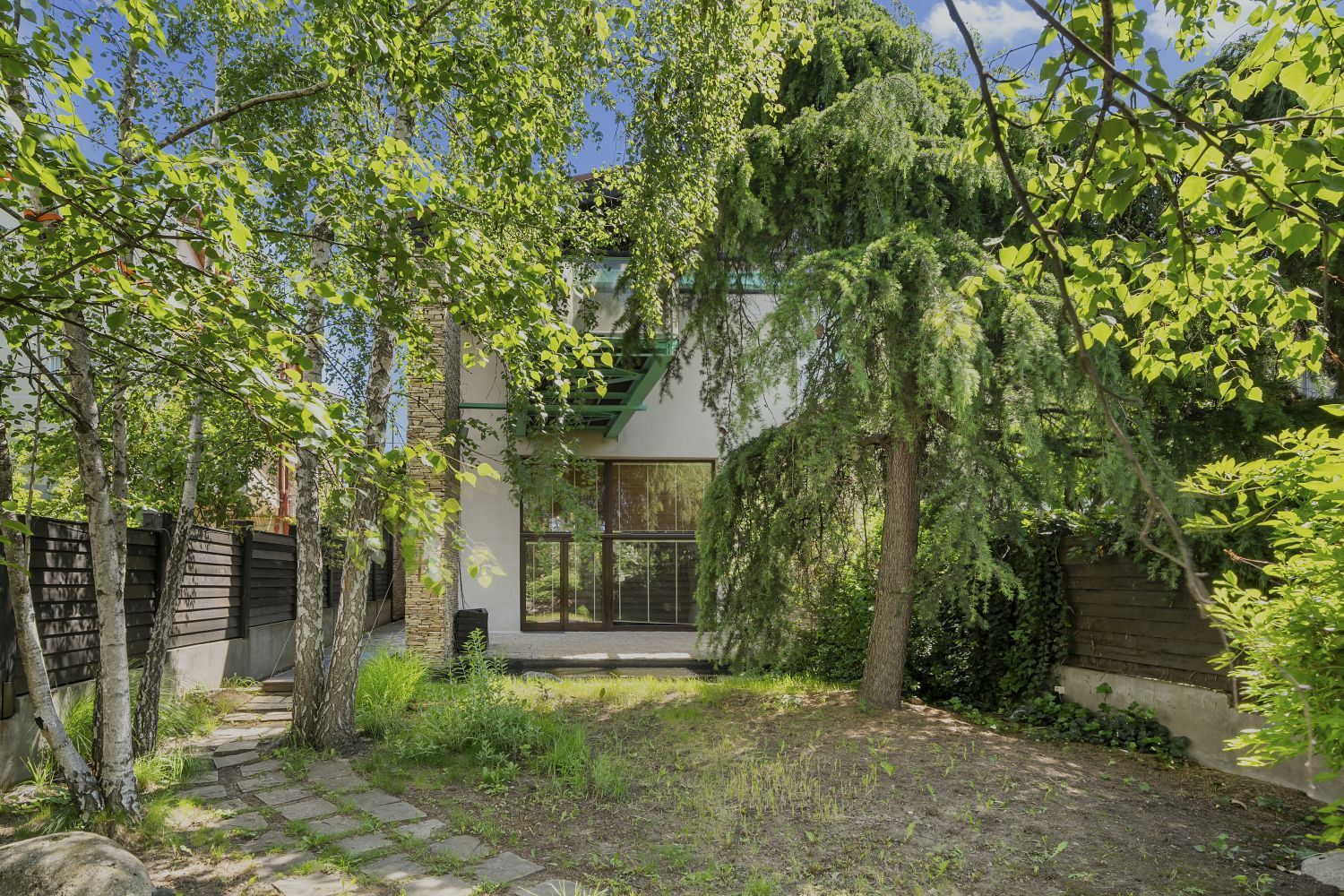 ARTSY LAKEFRONT VILLA | BANEASA