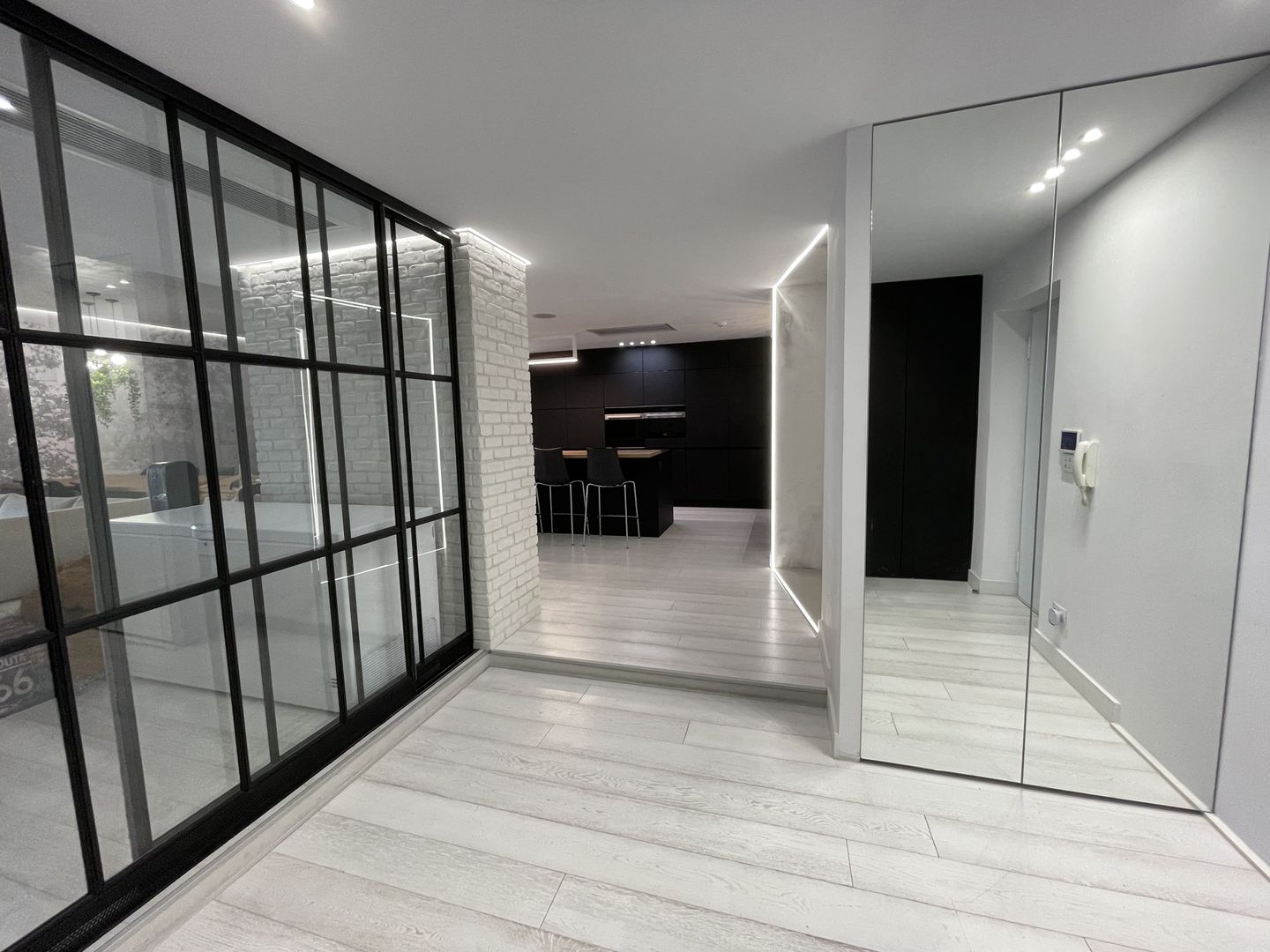 Stunning one-of-a-kind Penthouse with rooftop in Herastrau | Satul Francez