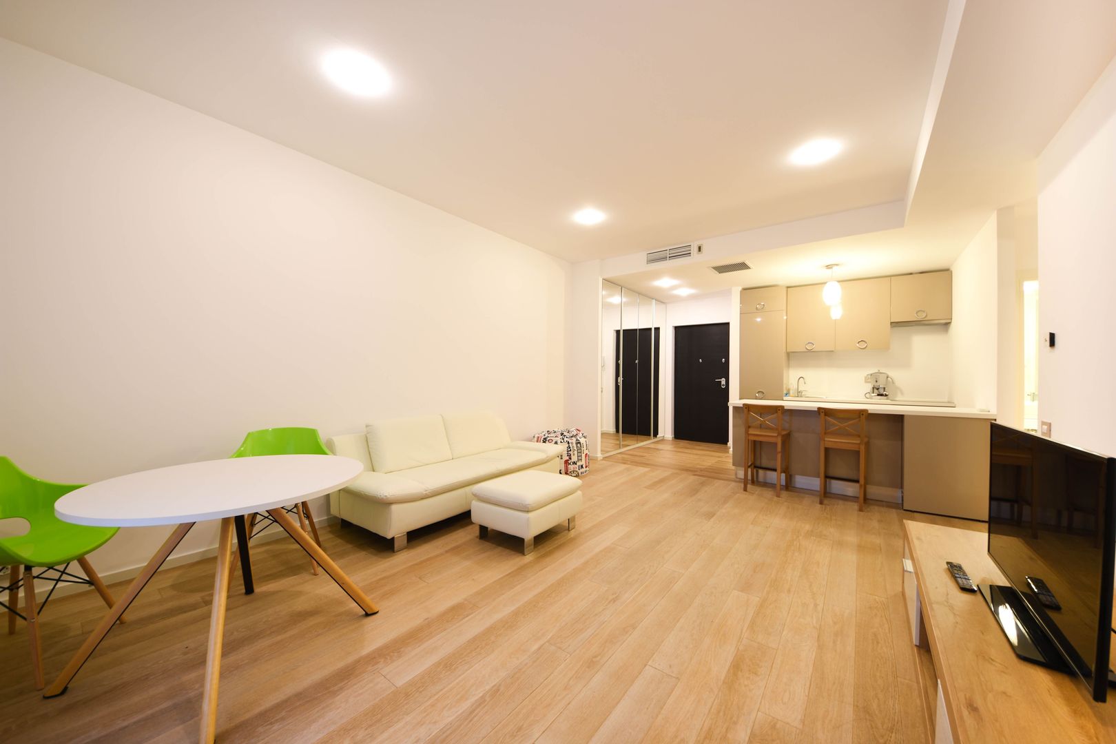 2 room Apartment for rent, Herastrau area