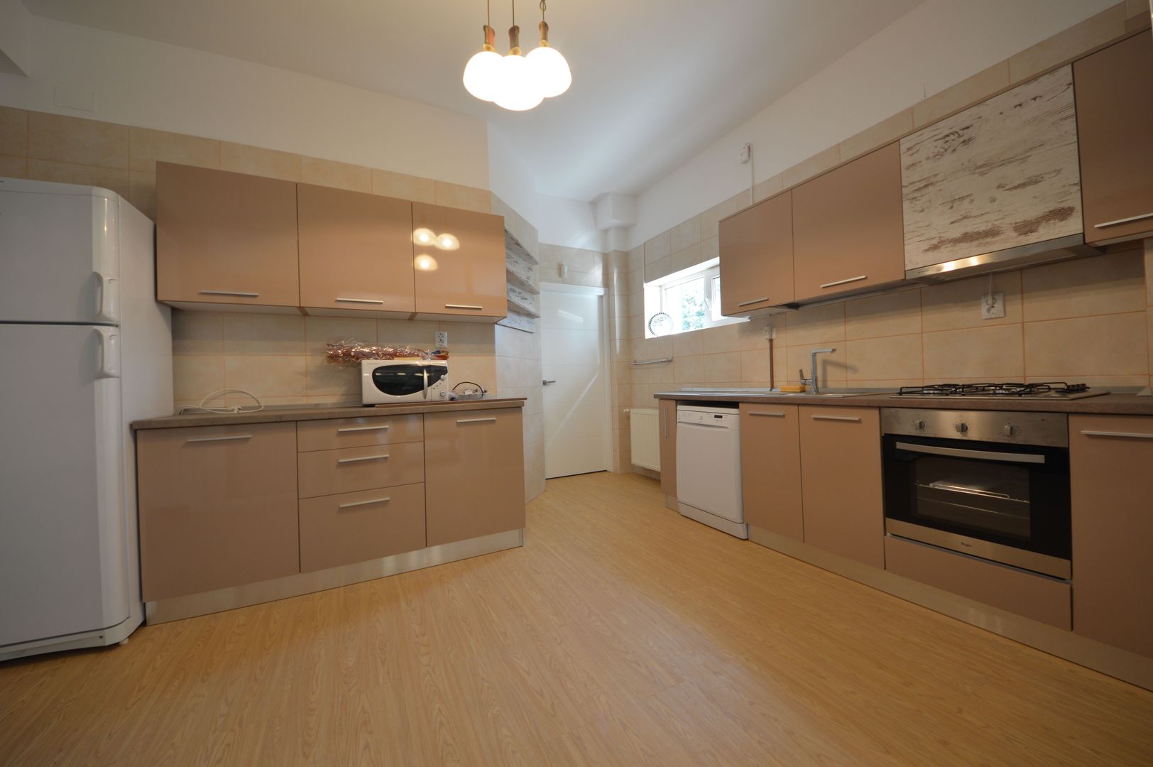 Vila 7 camere curte individuala 600 mp in Herastrau-Satul Francez