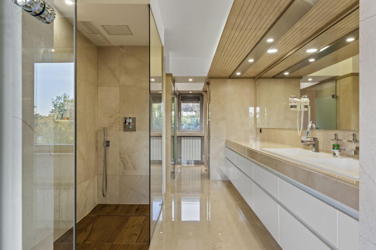 Villa La Primavera | Luxury Homes | Exclusive villa overlooking Lake Floreasca