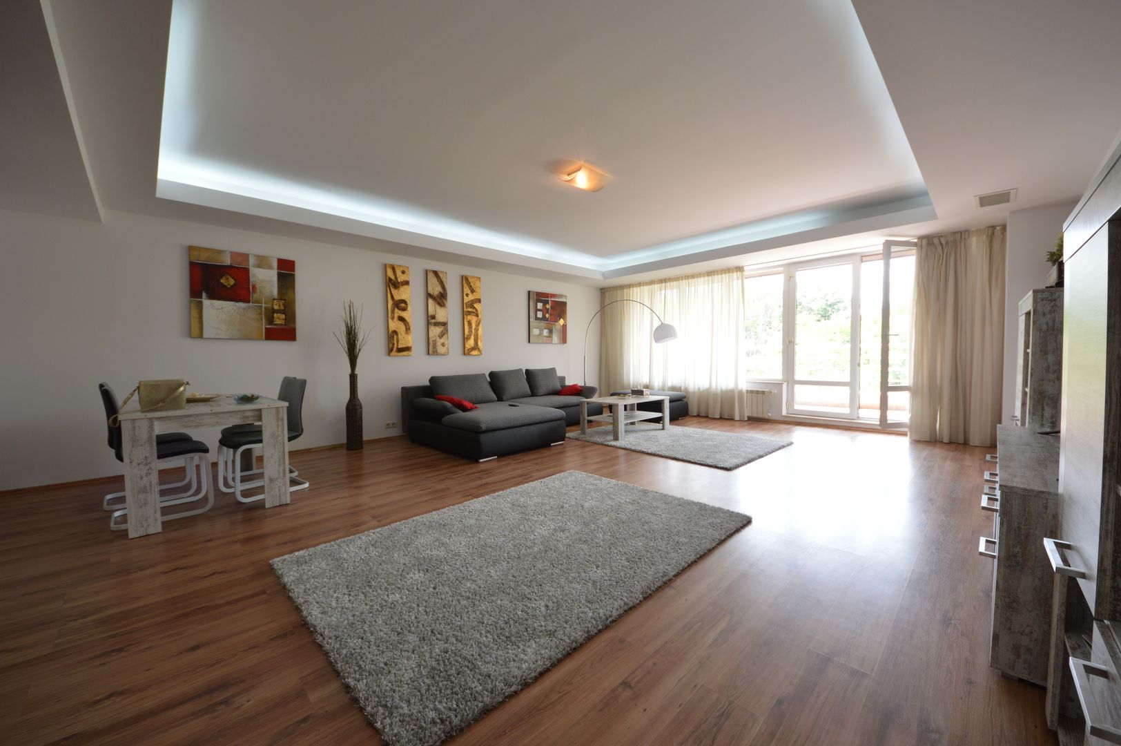 Apartament cu 4 camere de închiriat în zona Herastrau