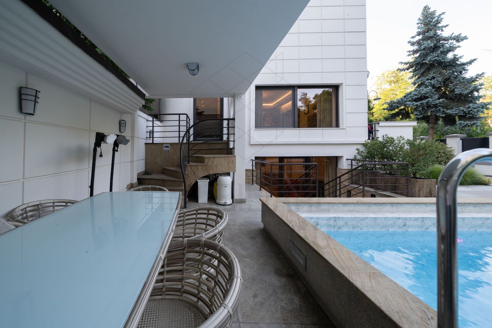 Reședință interbelică cu personalitate arhitecturală distinctă în zona Dorobanți