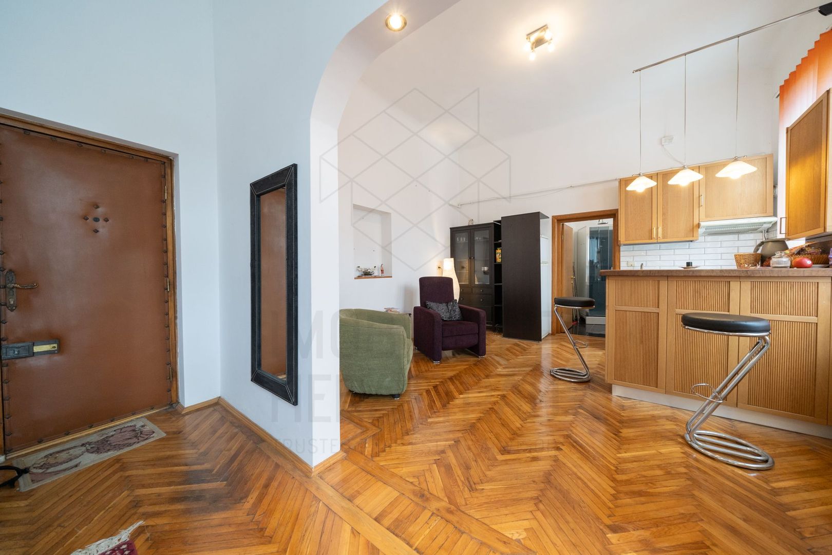 Victoriei | Buzesti | Apartament in casa renovata | Centrala proprie