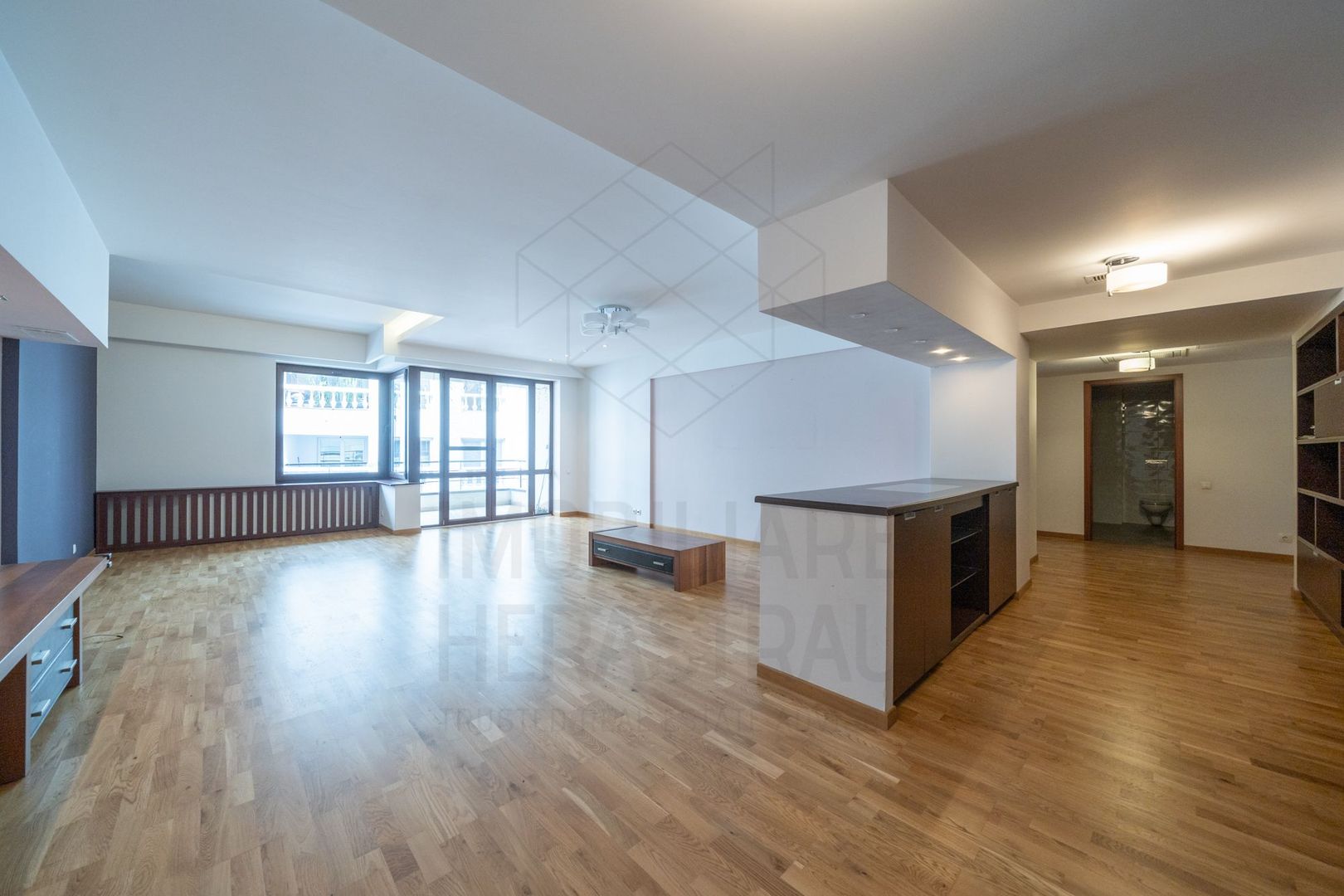 Satul Francez | Herastrau | Apartament spațios 4 camere | Loc parcare si boxă