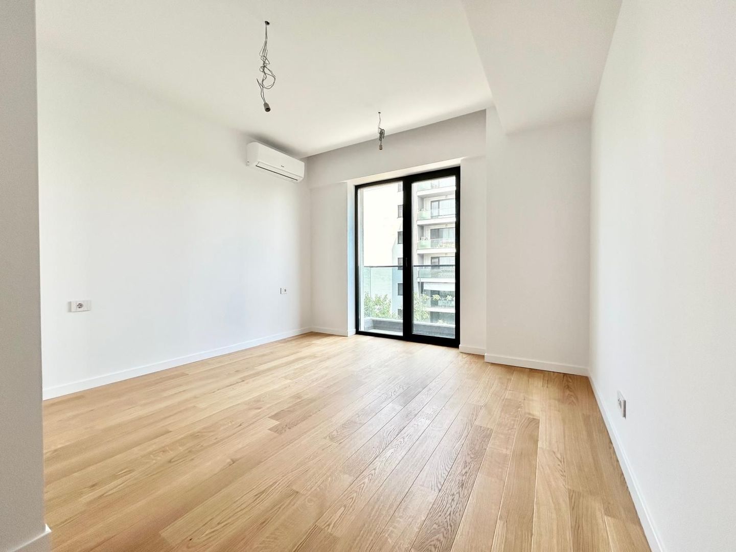 Apartament 4 camere de inchiriere zona Pipera .