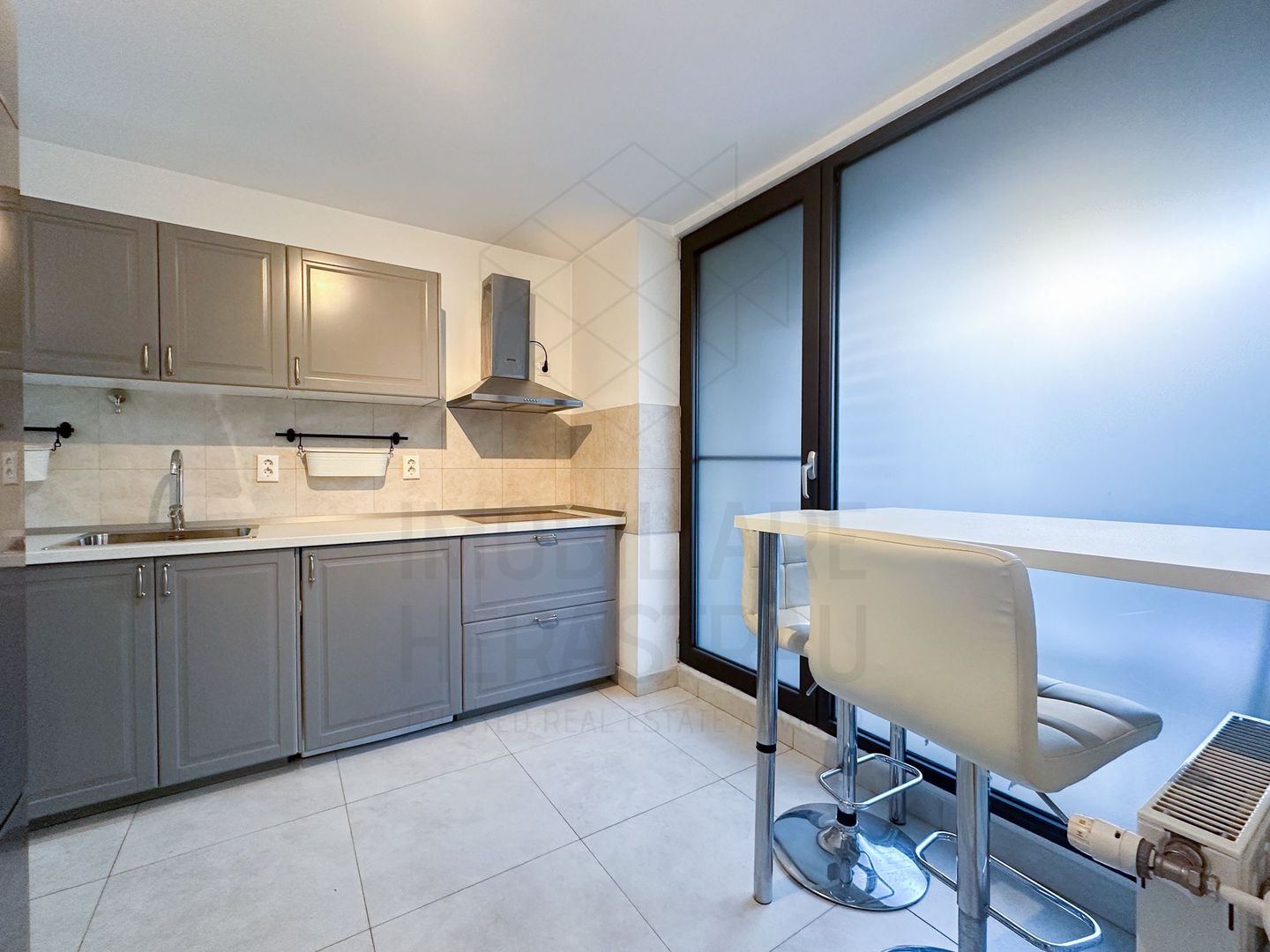 Apartament ,luminos , camera de dresing ,loc parcare subteran.