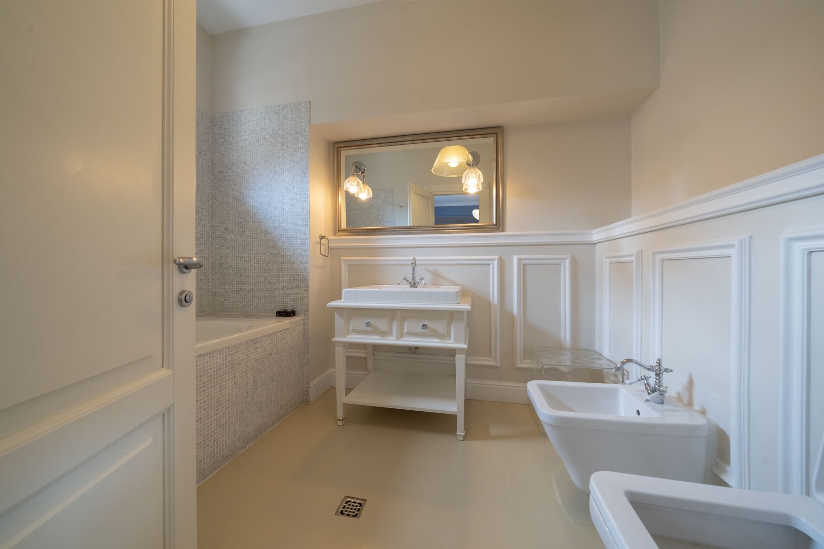 French Village | Aron Cotrus | 3 spacious rooms, parking and storage room