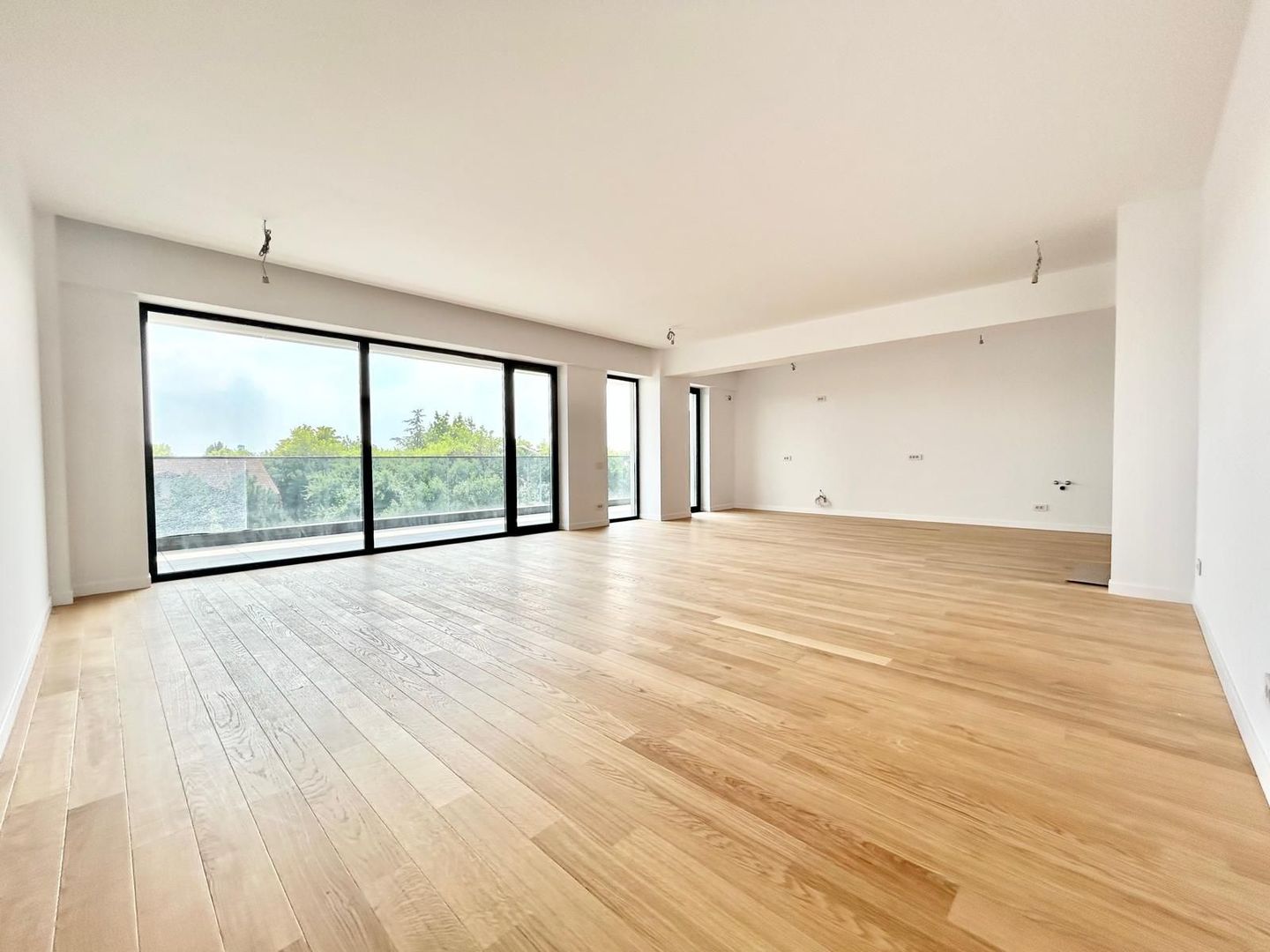 Apartament 4 camere de inchiriere zona Pipera .