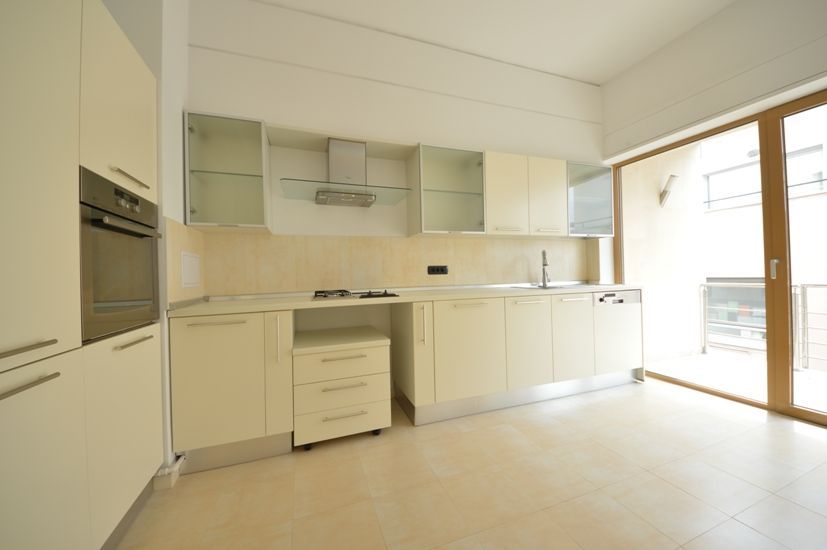 5 room Apartment for sale, Primaverii area