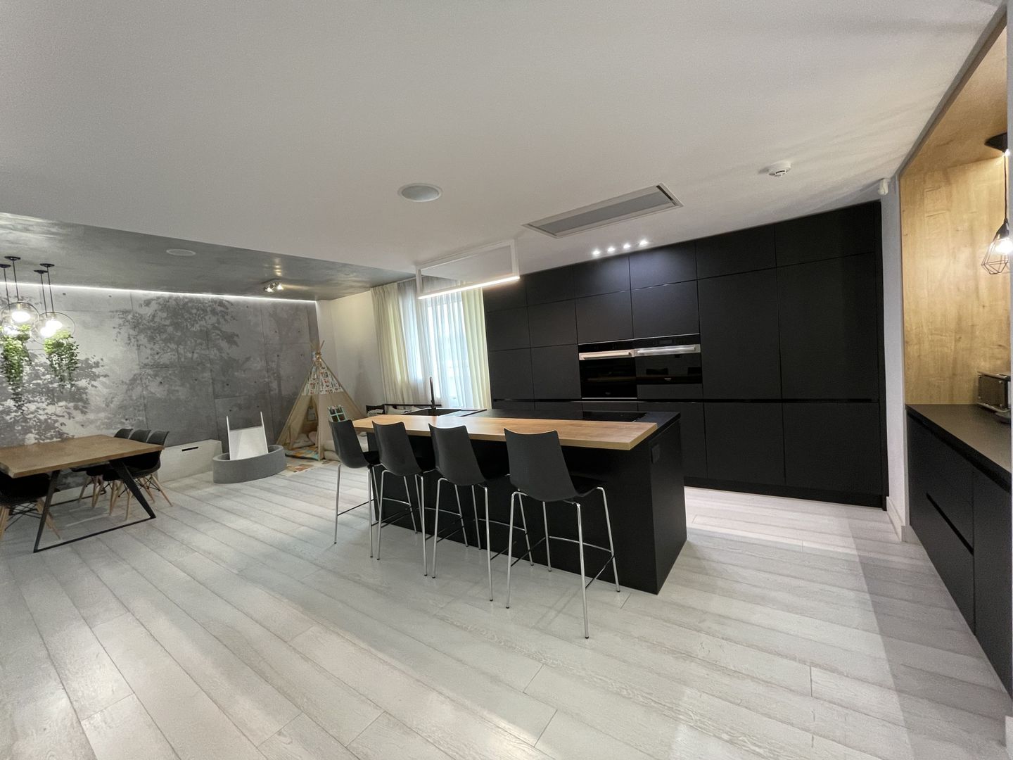 Stunning one-of-a-kind Penthouse with rooftop in Herastrau | Satul Francez