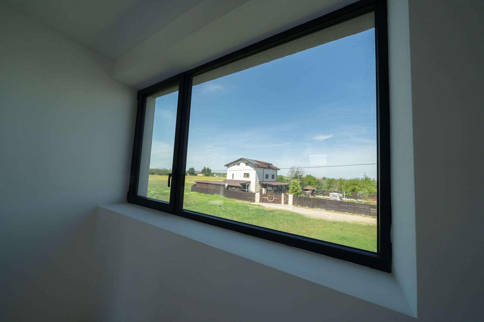 Vilă modernă în Corbeanca | Construcție solidă, 3 dormitoare + birou