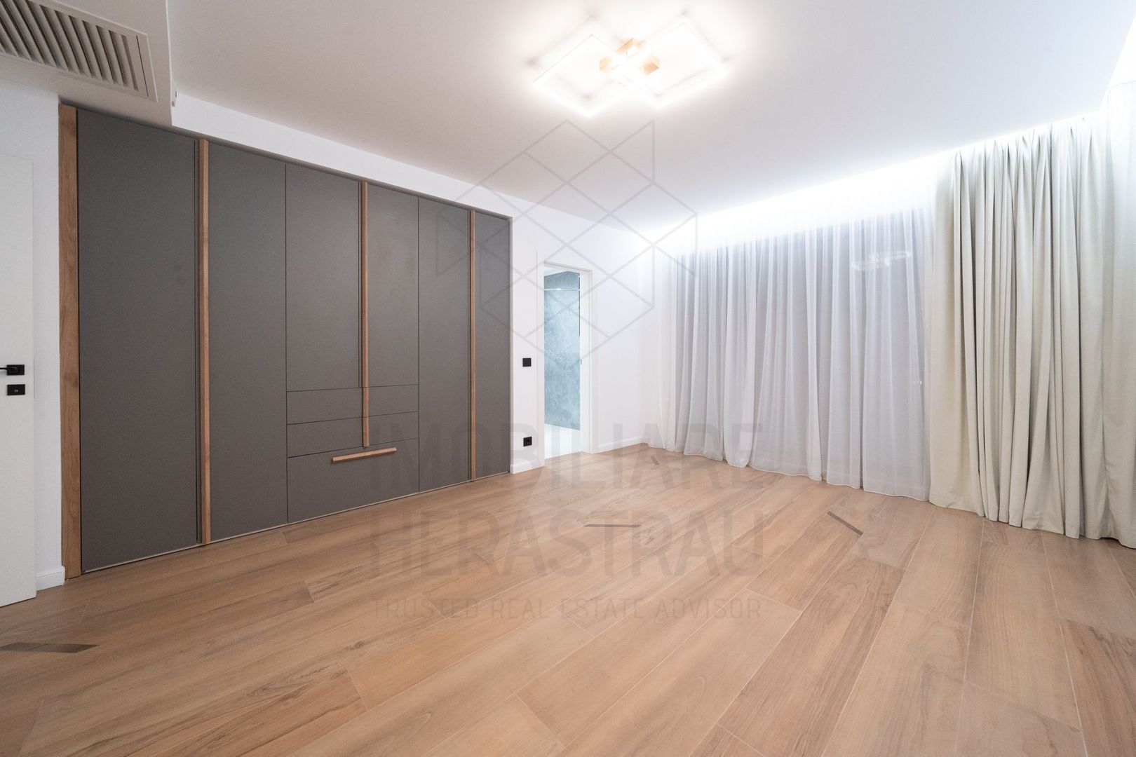 Birouri sau reședință  |  Primaverii