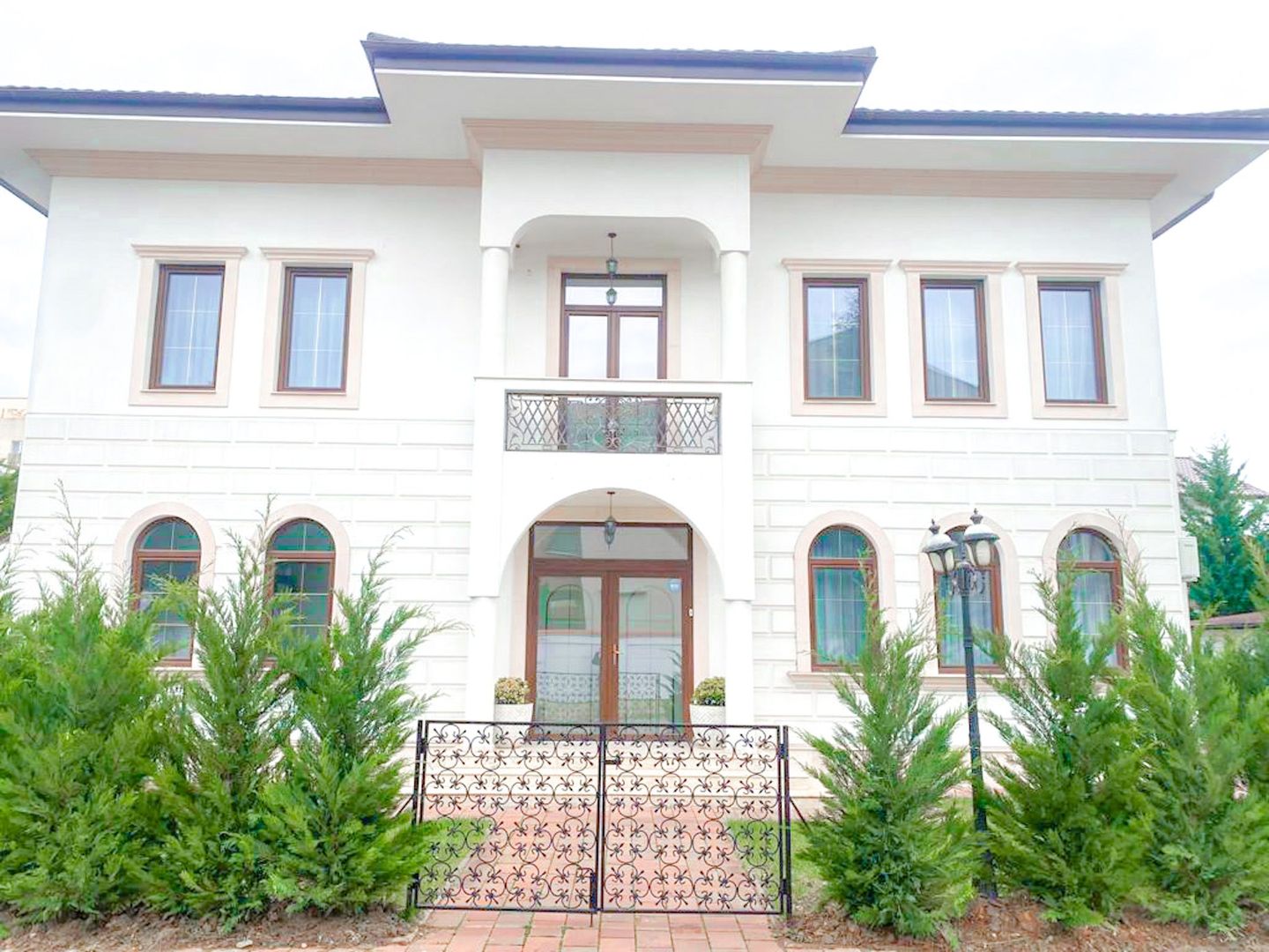 Special villa on Iancu Nicolae I Garage 2 cars and yard 500 sqm
