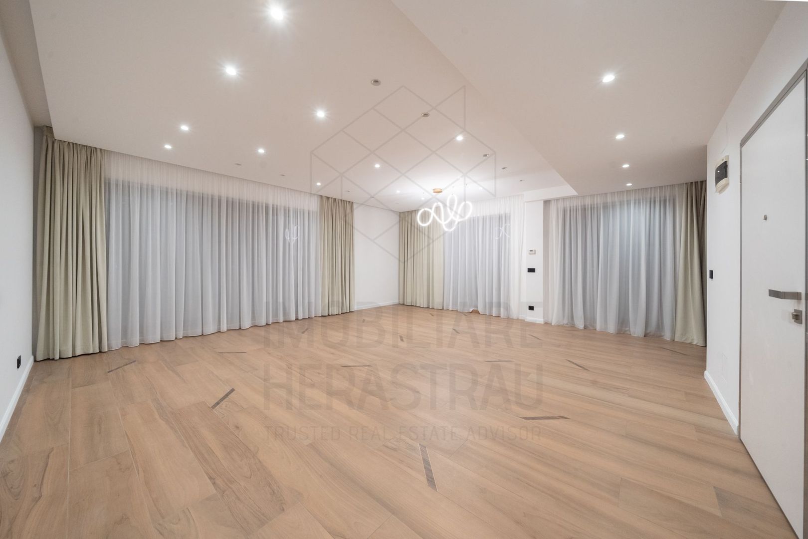 5 room Apartment for sale, Primaverii area