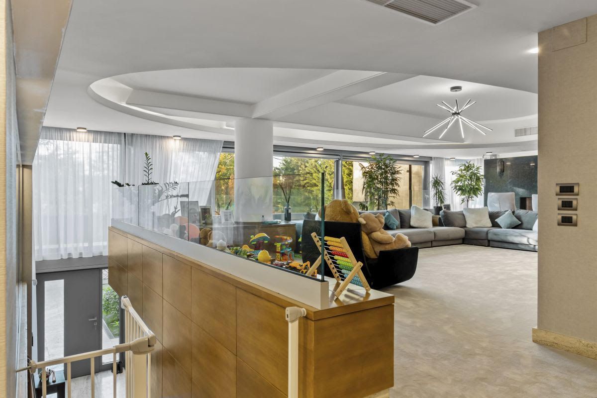 Villa La Primavera | Luxury Homes | Exclusive villa overlooking Lake Floreasca