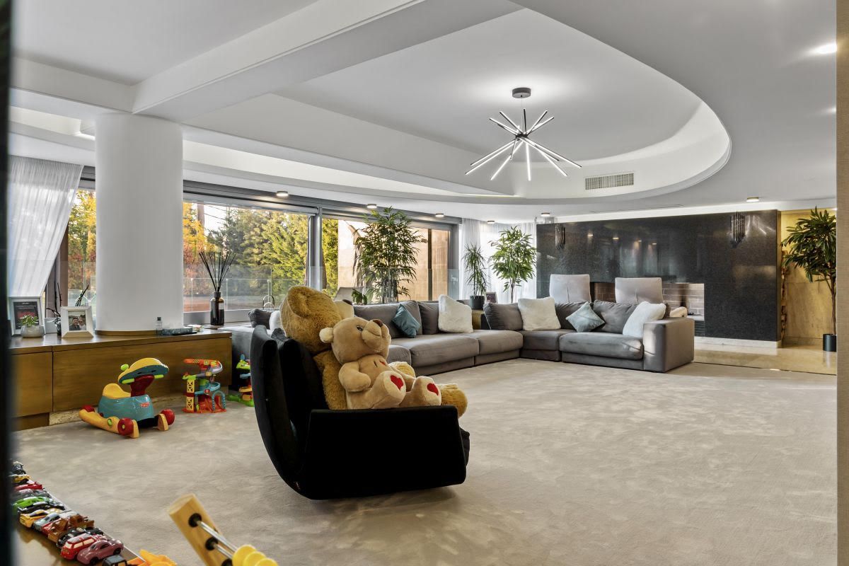 Villa La Primavera | Luxury Homes | Exclusive villa overlooking Lake Floreasca