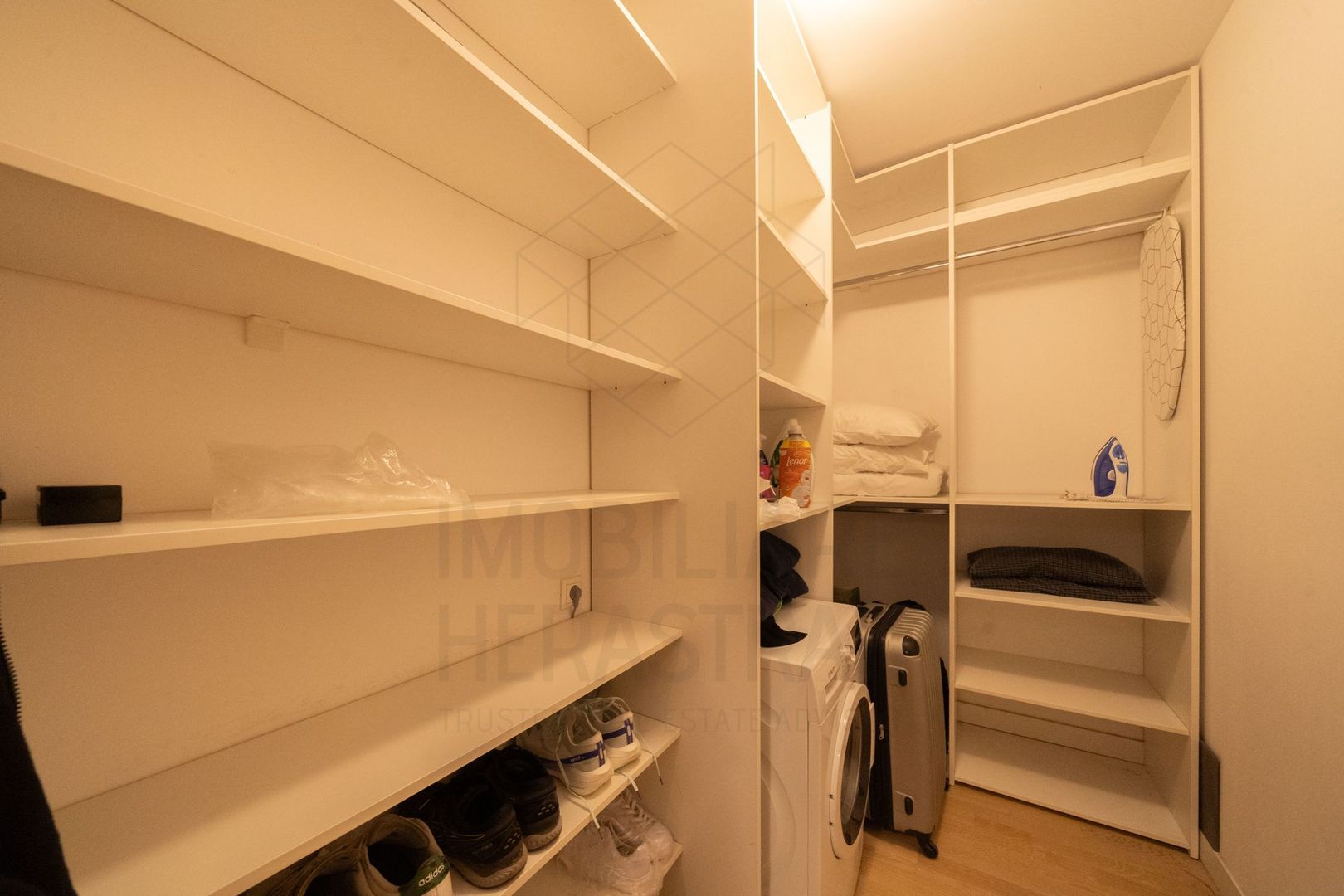 Upground | 2 camere spatioase cu o super vedere | Centrala proprie