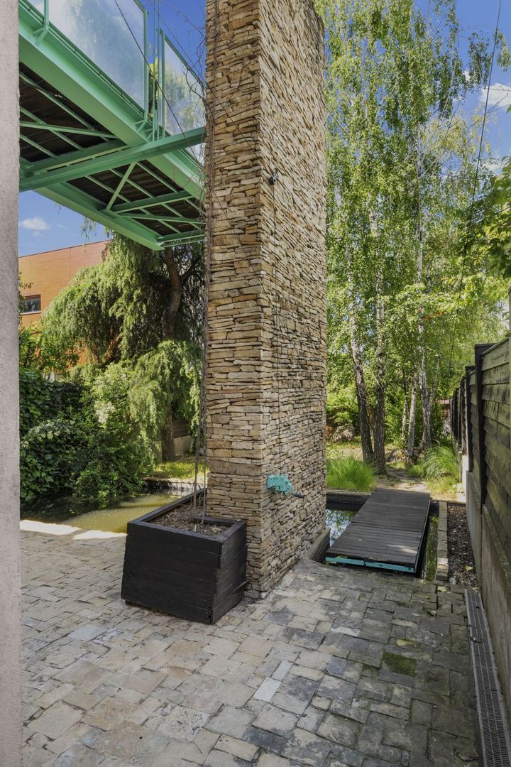 ARTSY LAKEFRONT VILLA | BANEASA