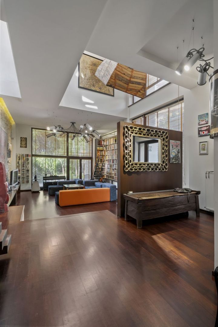 ARTSY LAKEFRONT VILLA | BANEASA