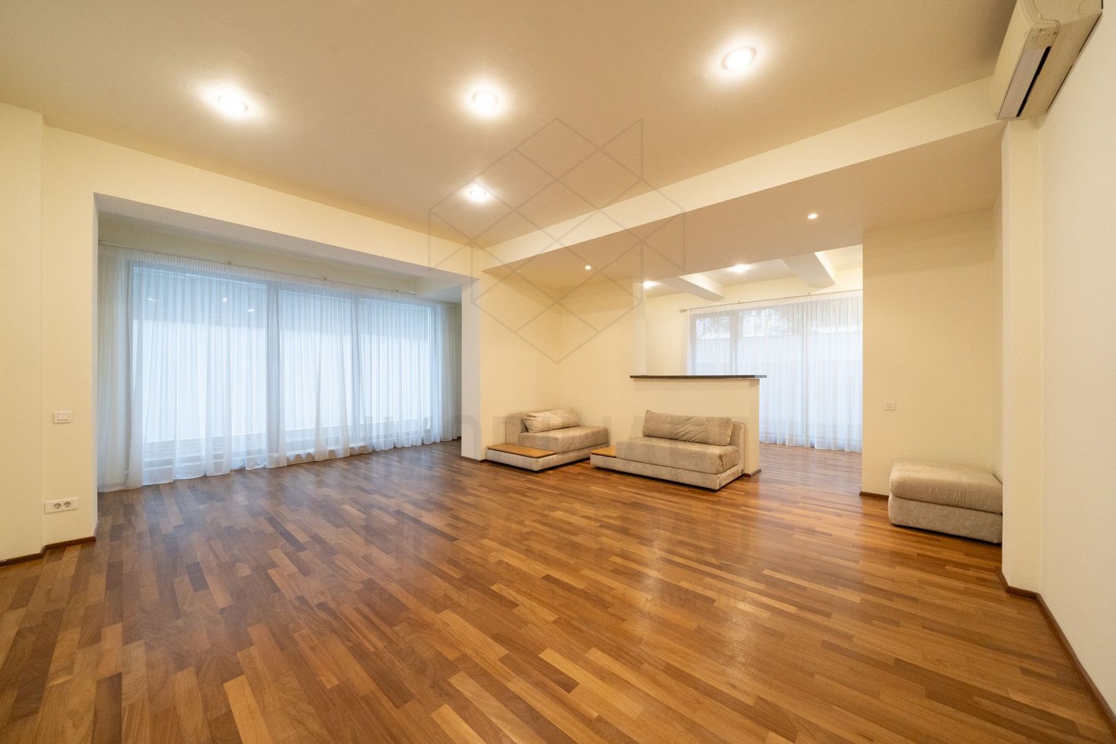 Ideal birou , 3 camere în zona Soseaua Nordului