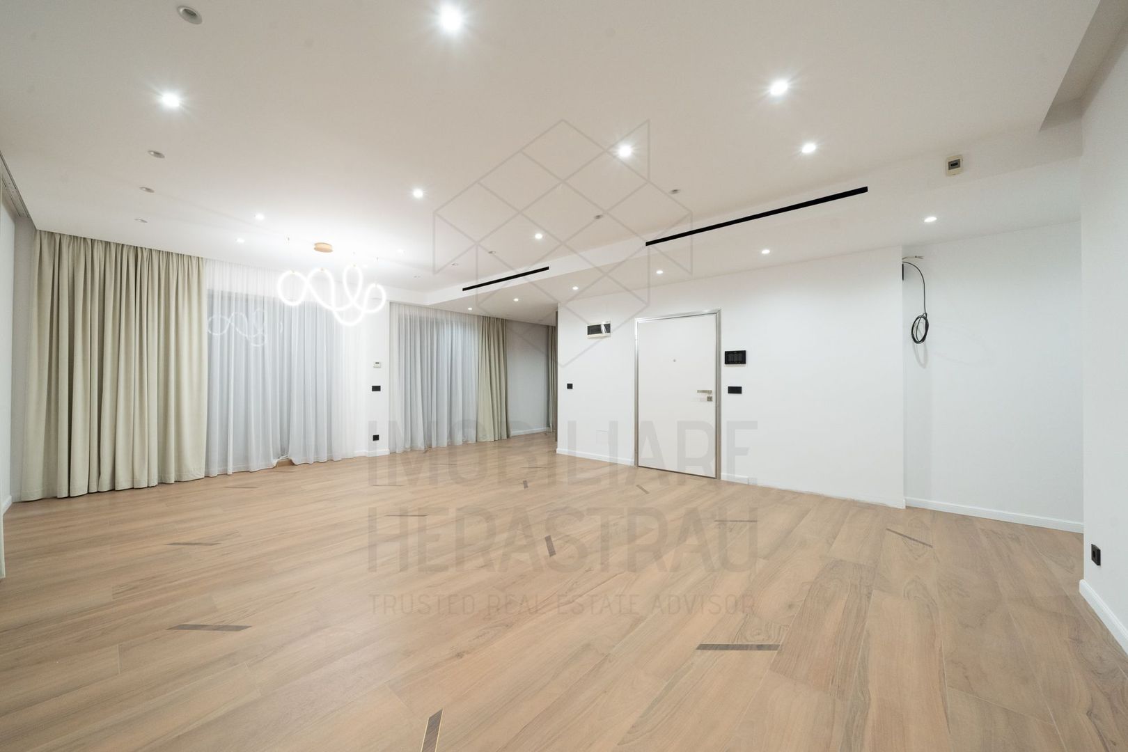 5 room Apartment for sale, Primaverii area