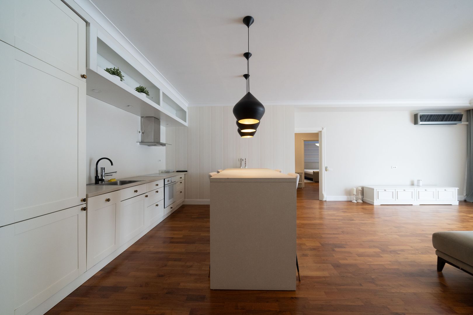 French Village | Aron Cotrus | 3 spacious rooms, parking and storage room