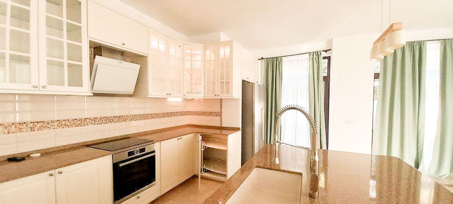 Special villa on Iancu Nicolae I Garage 2 cars and yard 500 sqm