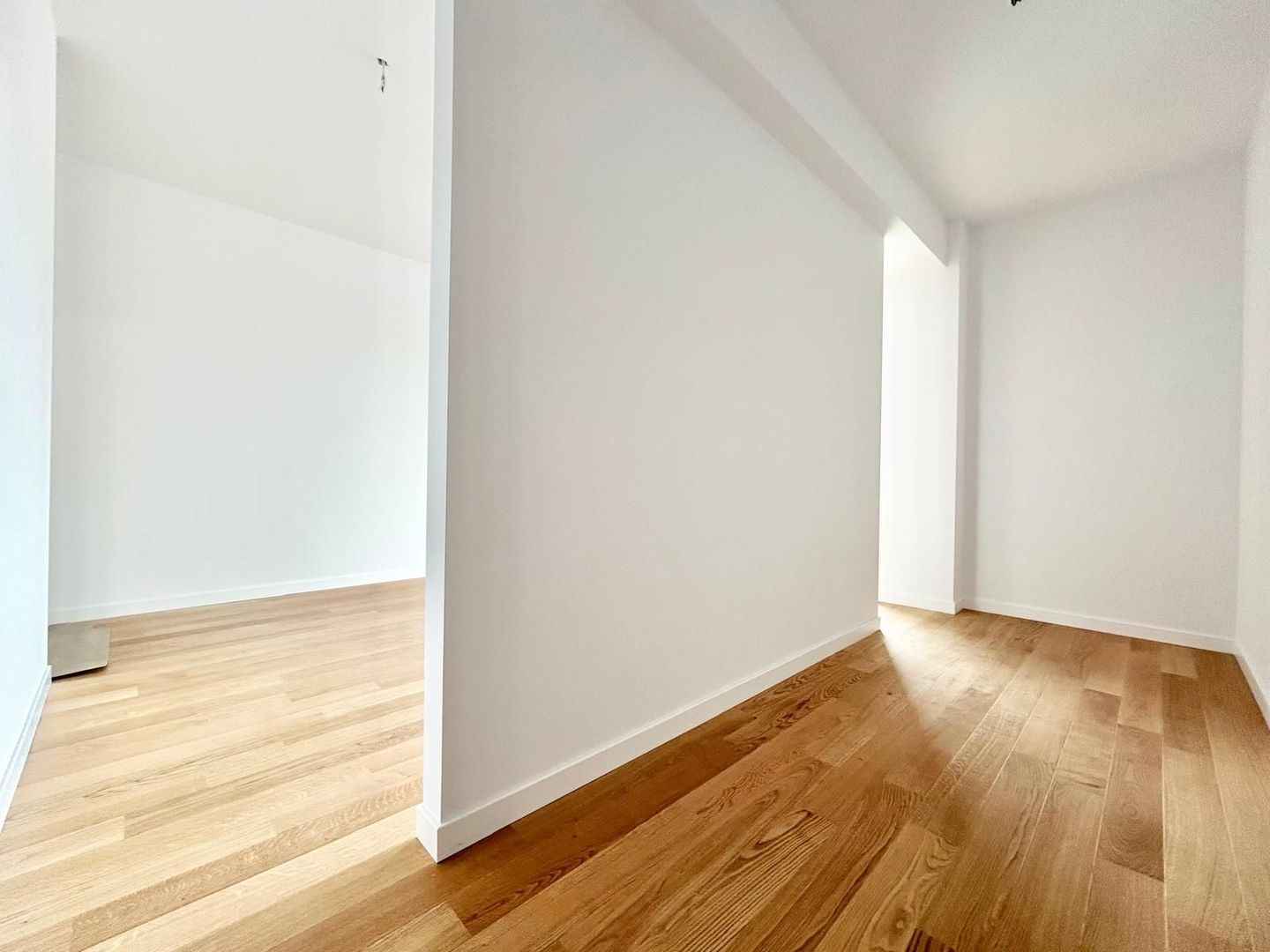 Apartament 4 camere de inchiriere zona Pipera .