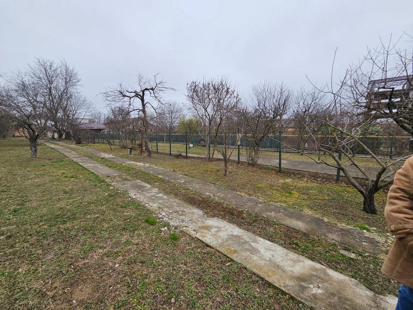 Teren 2500 mp OTOPENI | cu deschidere 21 m la DN1 | vis-a-vis de Ferrari