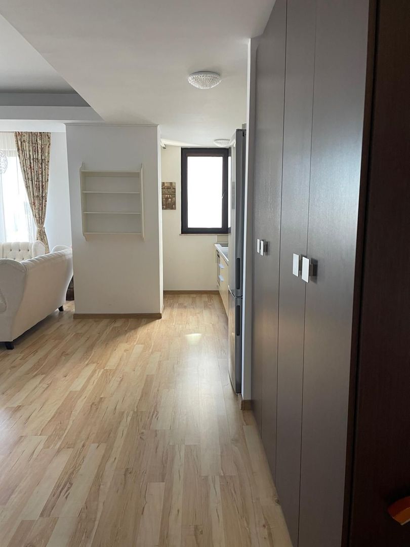 Apartament cu 3 camere de închiriat în zona Herastrau