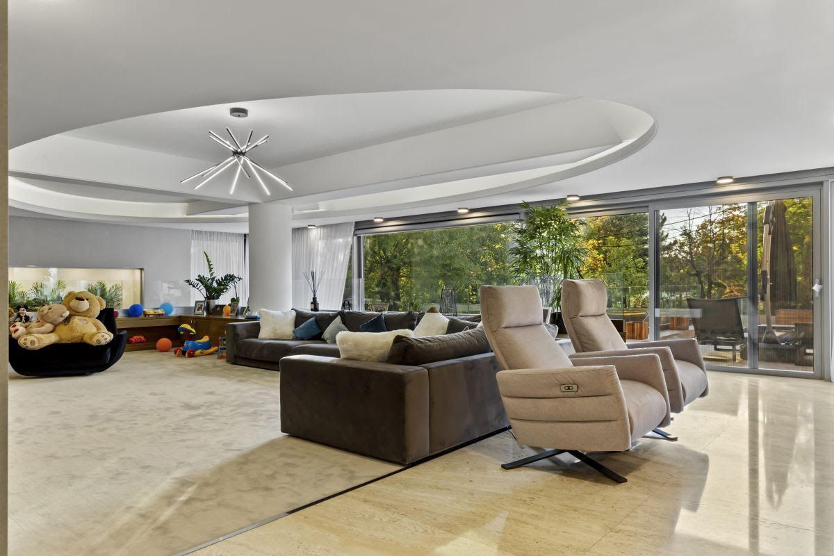 Villa La Primavera | Luxury Homes | Exclusive villa overlooking Lake Floreasca