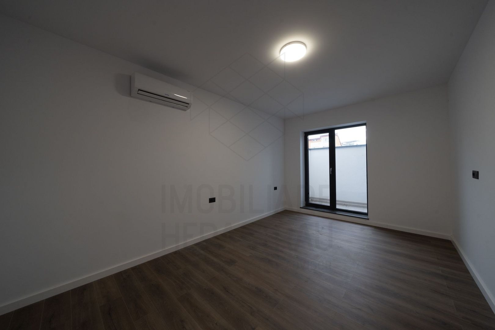 Apartament 3 camere Aviatiei | La 3 minute de metrou | Curte si gradina
