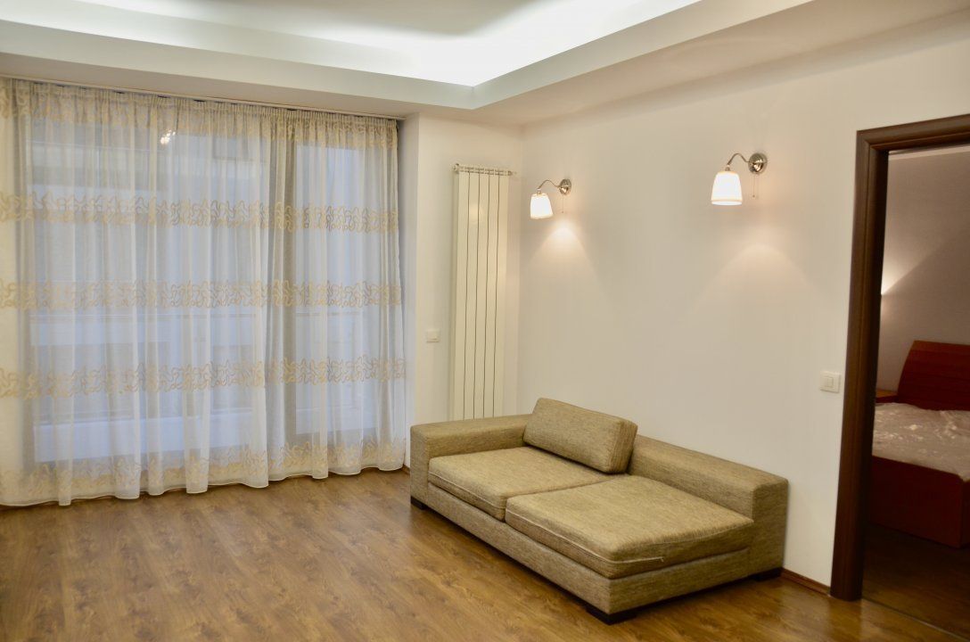 2 camere spre inchiriere in North Area Lake View