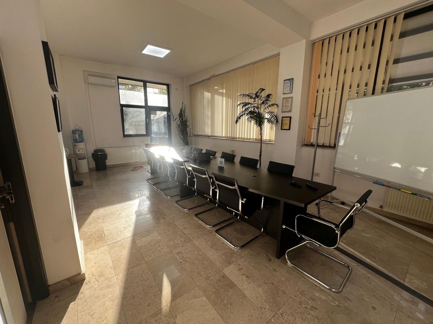 Clădire Boutique de Birouri | S+P+4E | Lift