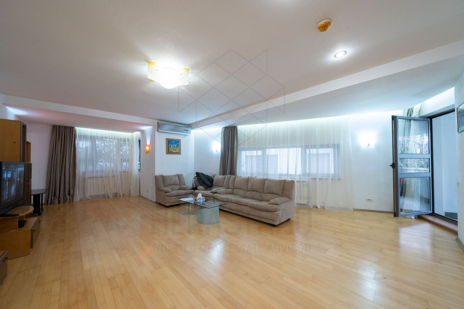 4 room Apartment for sale, Herastrau area