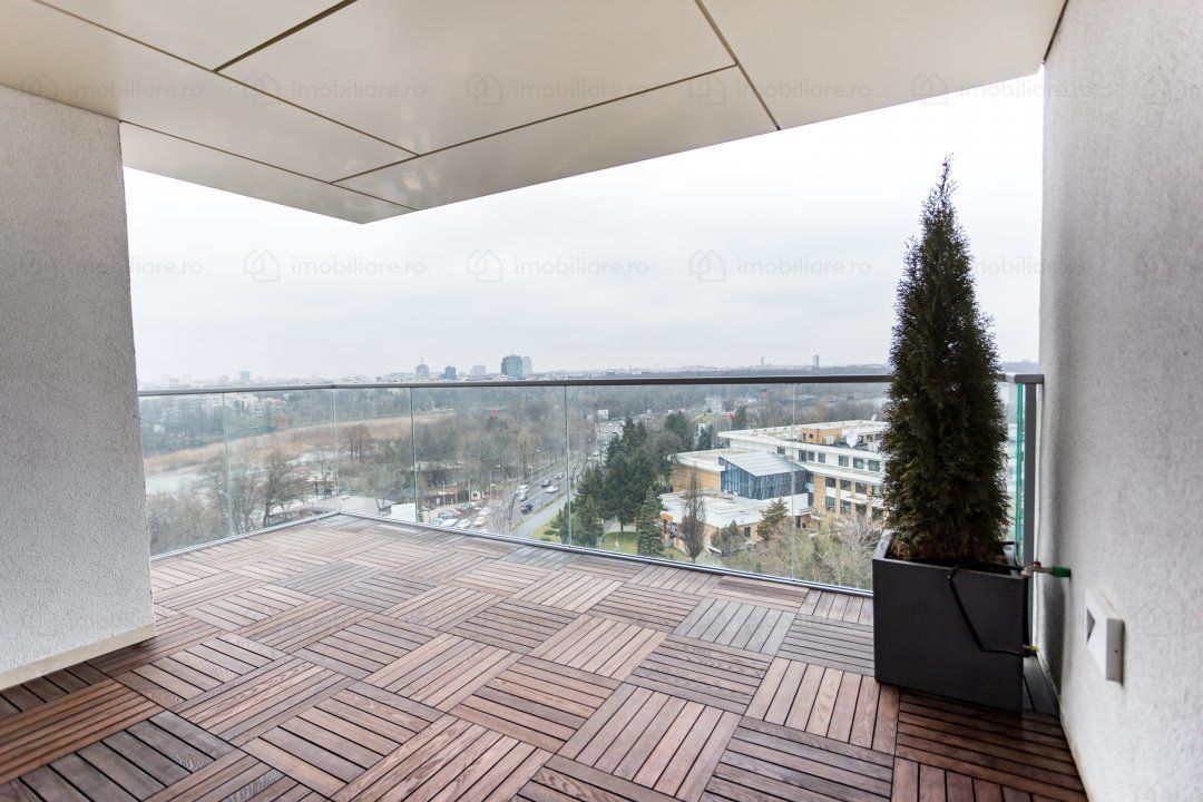 Luxury 3 bedrooms apartment with stunning view!