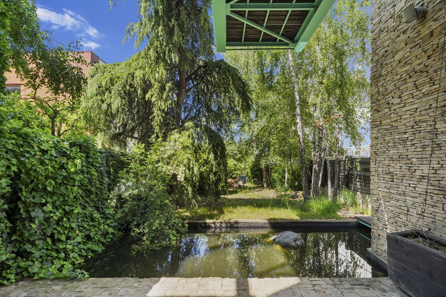ARTSY LAKEFRONT VILLA | BANEASA