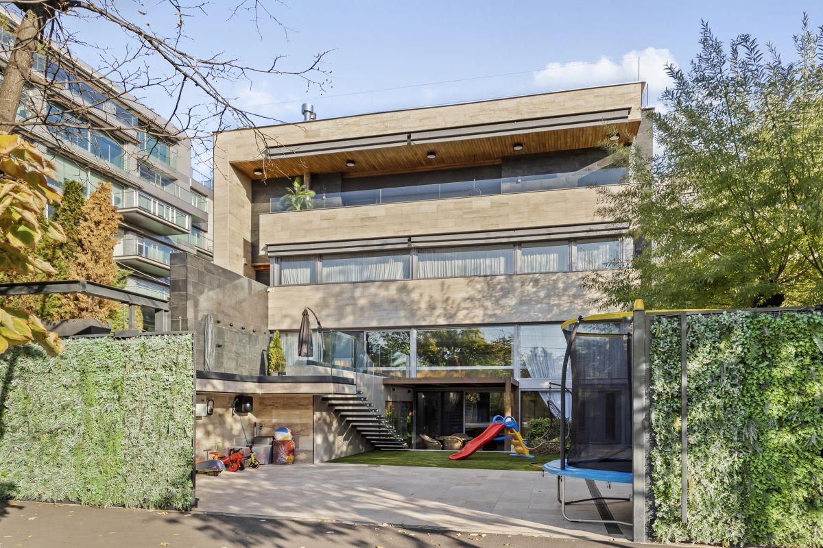 Villa La Primavera | Luxury Homes | Exclusive villa overlooking Lake Floreasca