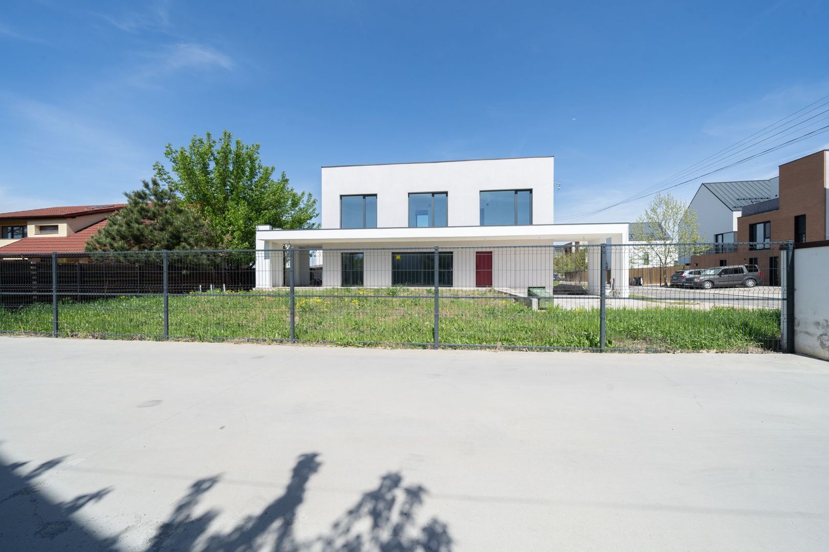 Vilă modernă în Corbeanca | Construcție solidă, 3 dormitoare + birou