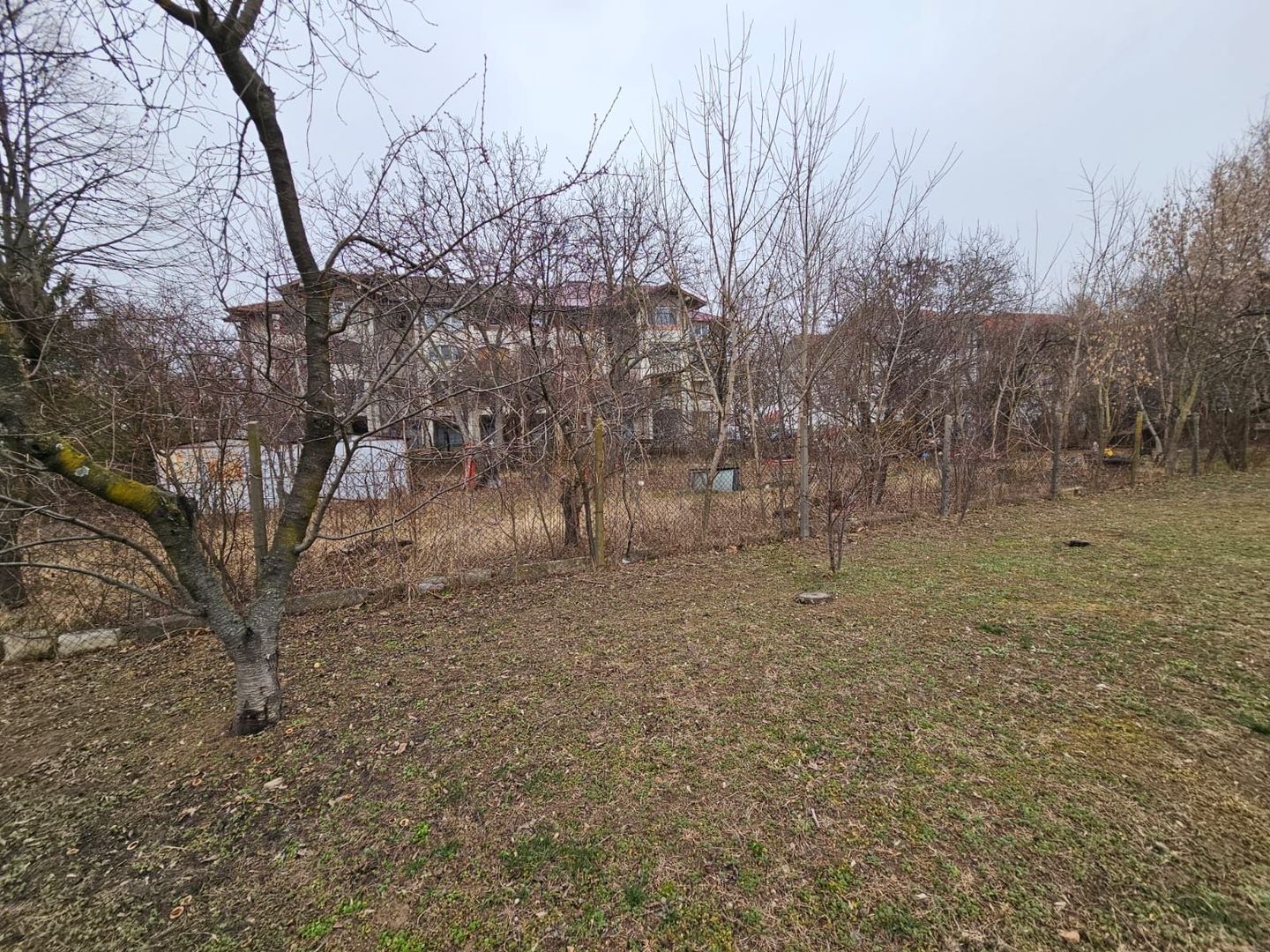 Teren 2500 mp OTOPENI | cu deschidere 21 m la DN1 | vis-a-vis de Ferrari