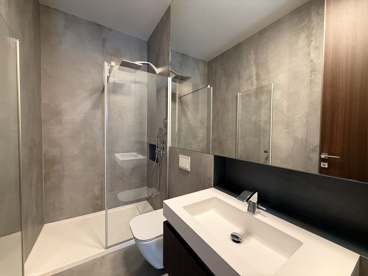 Vilă contemporană premium cu piscină, 500mp construiți, garaj 2 masini