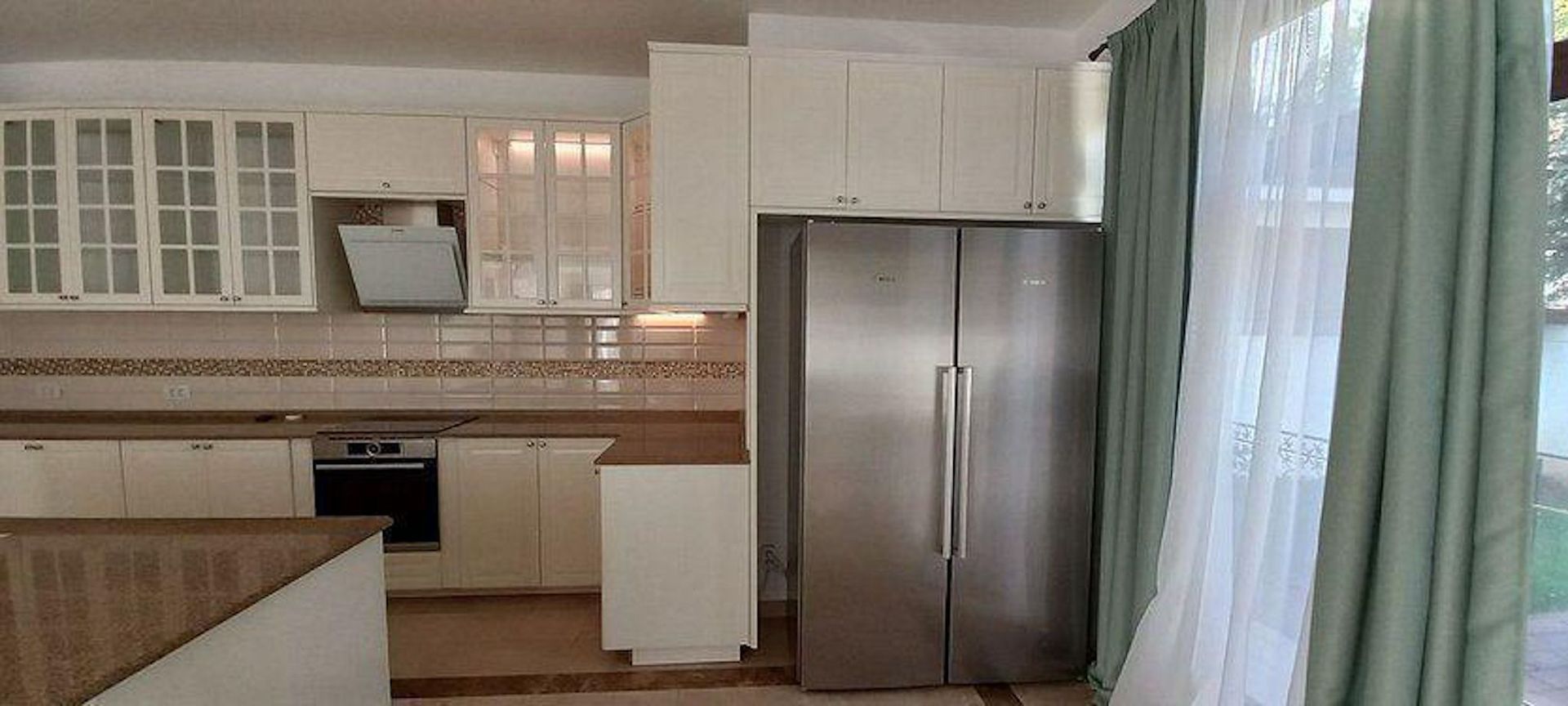 Special villa on Iancu Nicolae I Garage 2 cars and yard 500 sqm
